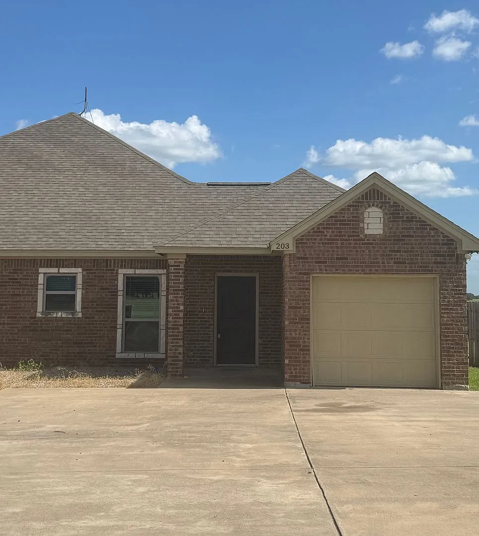 Coming Soon! Brock Isd - Lawncare Included — Photo 1