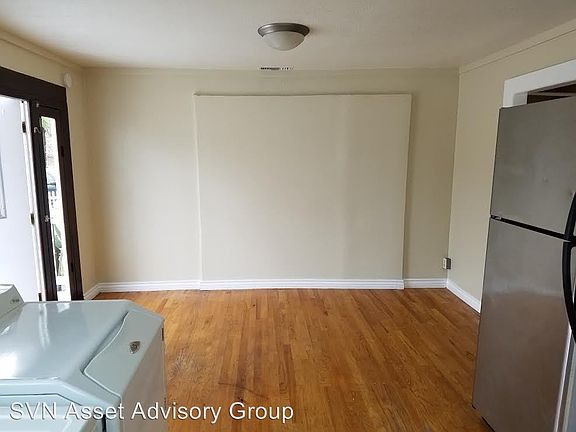 5th image of 912 E 18th St