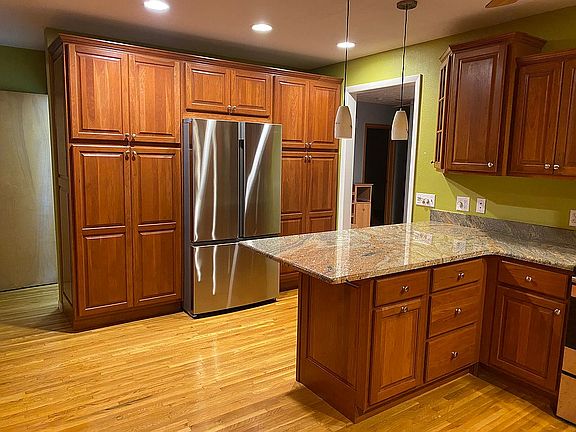 4th image of 3823 Evergreen Ln