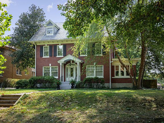 2nd image of 2136 Woodford Pl