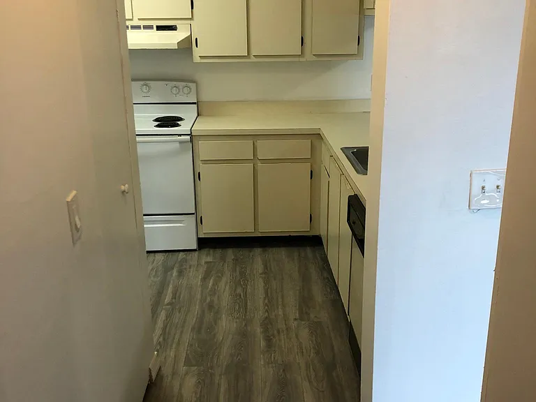 640 Kenwick Cir #204 — Photo 11