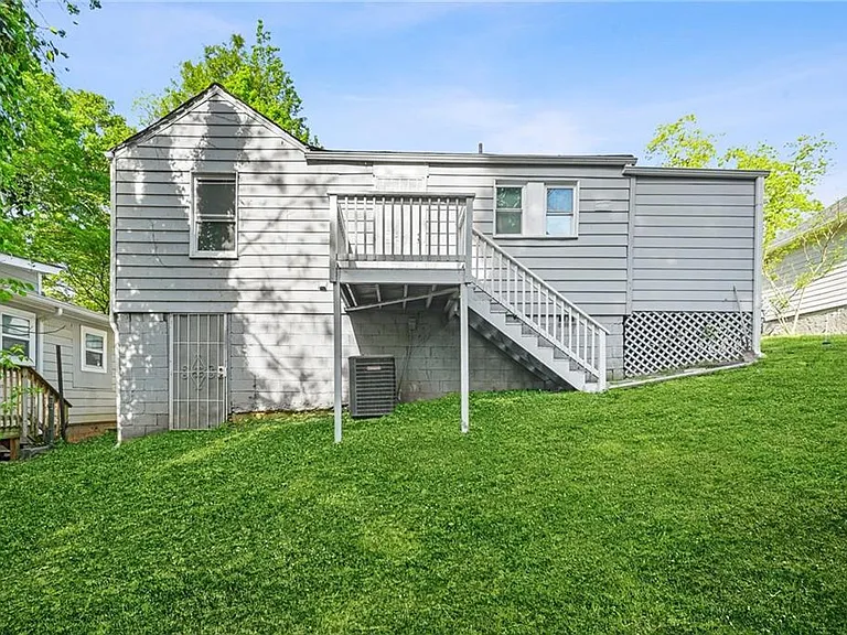 360 Betsy Ave SW — Photo 32
