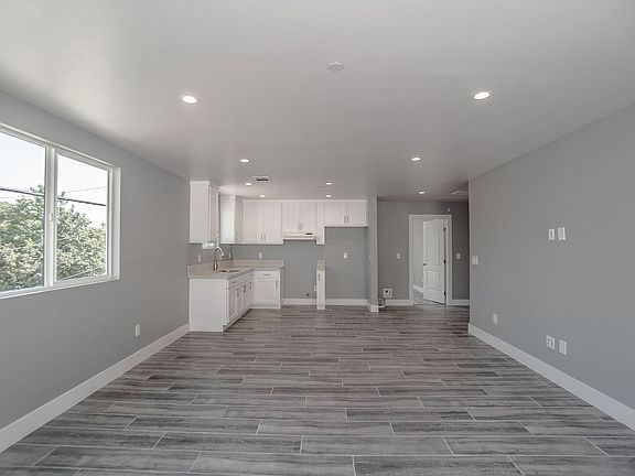 3rd image of 11816 S Avalon Blvd #1/2