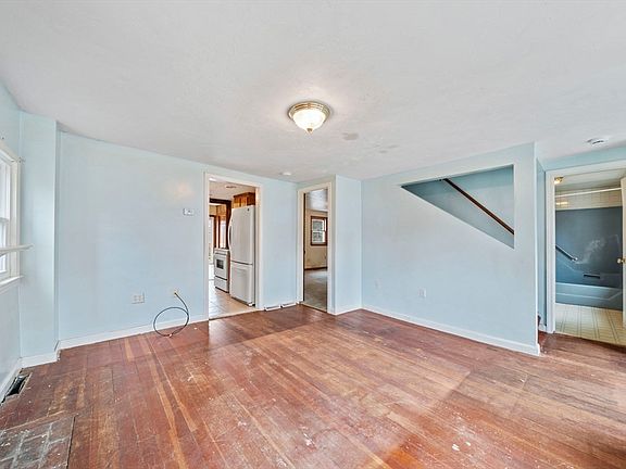 4th image of 93 Franklin St