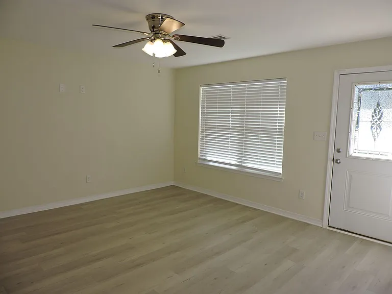 1000 Polk Ave — Photo 4