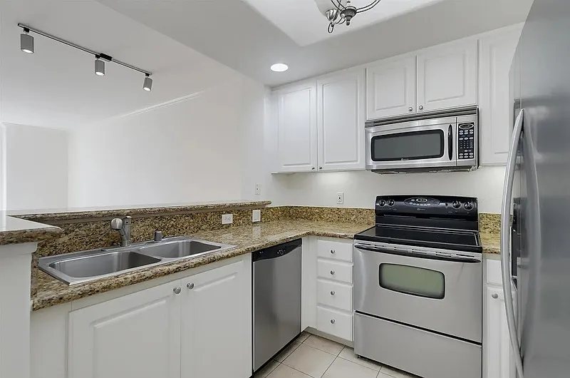 1 bed, 1.0 bath, 764 sqft, $1,700 — Photo 2
