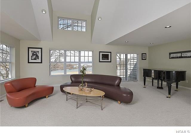1st image of 93 Mystic Dr
