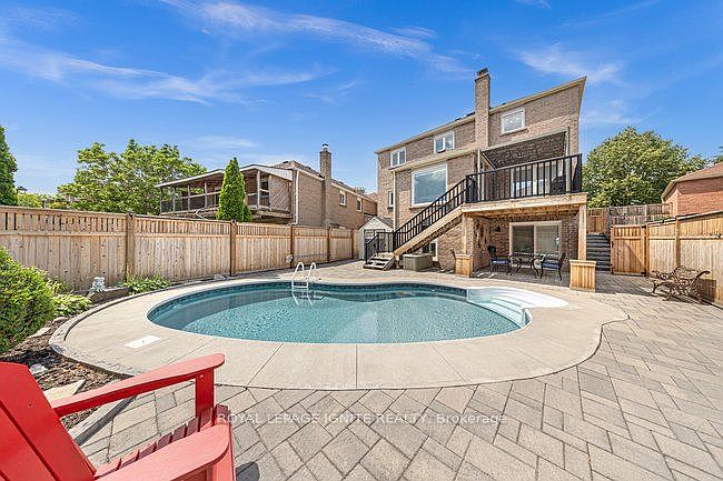 1st image of 1003 Maury Cres