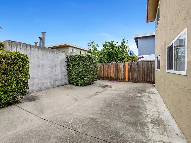5823 Alameda Ave #D — Photo 20