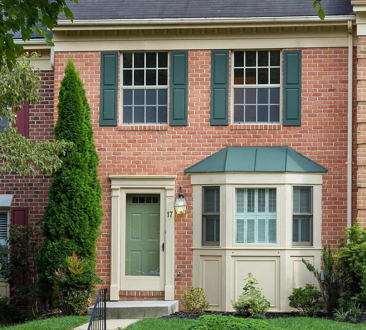 4 bed, 2.5 bath, 2040 sqft, $4,000 — Photo 1