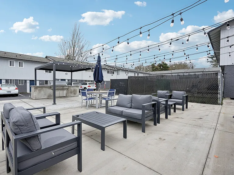 Alturas Vose Townhomes — Photo 28