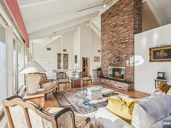 873 Olentangy Rd, Franklin Lakes, NJ 07417