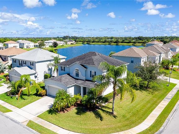 3rd image of 672 Carriage Lake Way