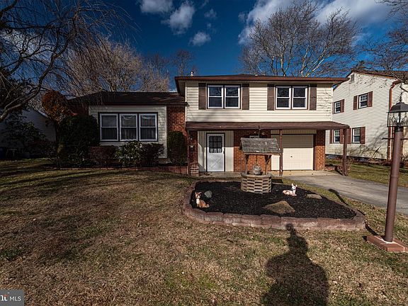 2nd image of 16 Pinedale Rd