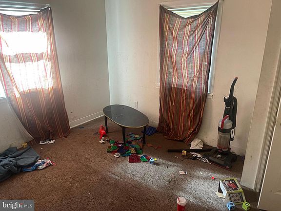 5th image of 1114 Clover Ln