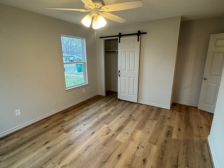 207 Laurel Ln — Photo 10