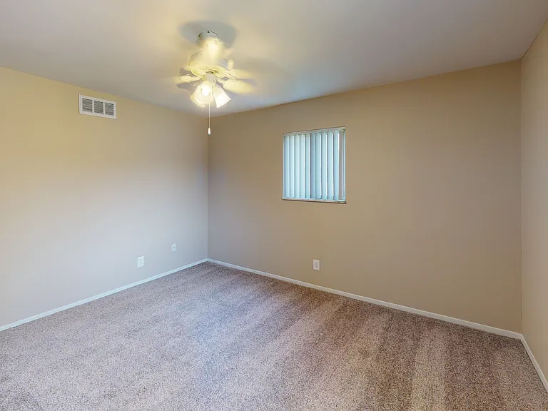 Rivercrest Apartments — Photo 18