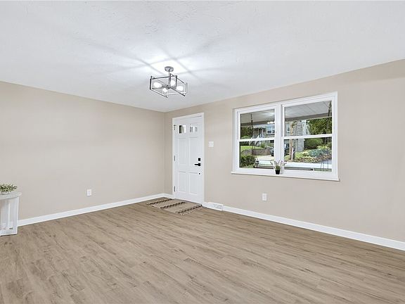 3rd image of 35 Meadowbrook Ave