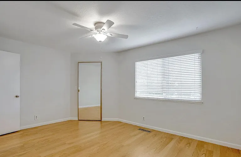1070 Spring Valley Cmn — Photo 11