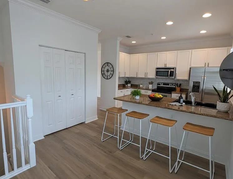 290 NE 5th Ave #19 — Photo 8