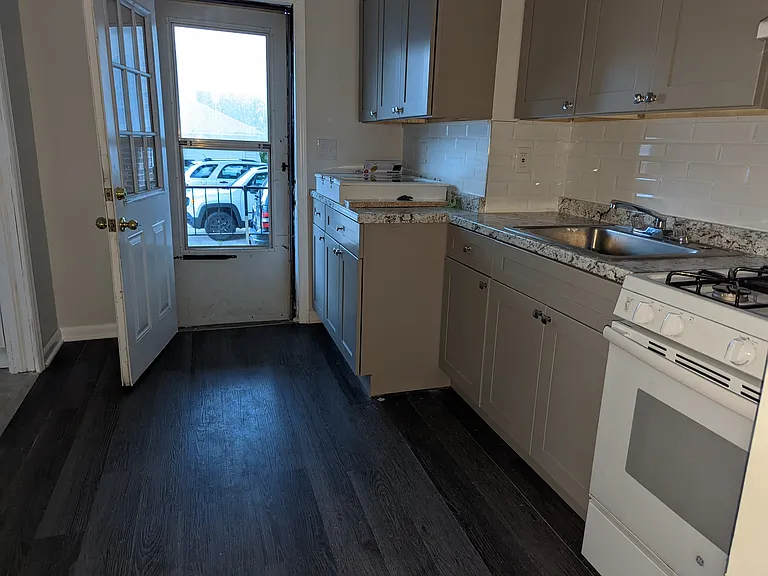 32 Idlewild Ave #1L — Photo 5