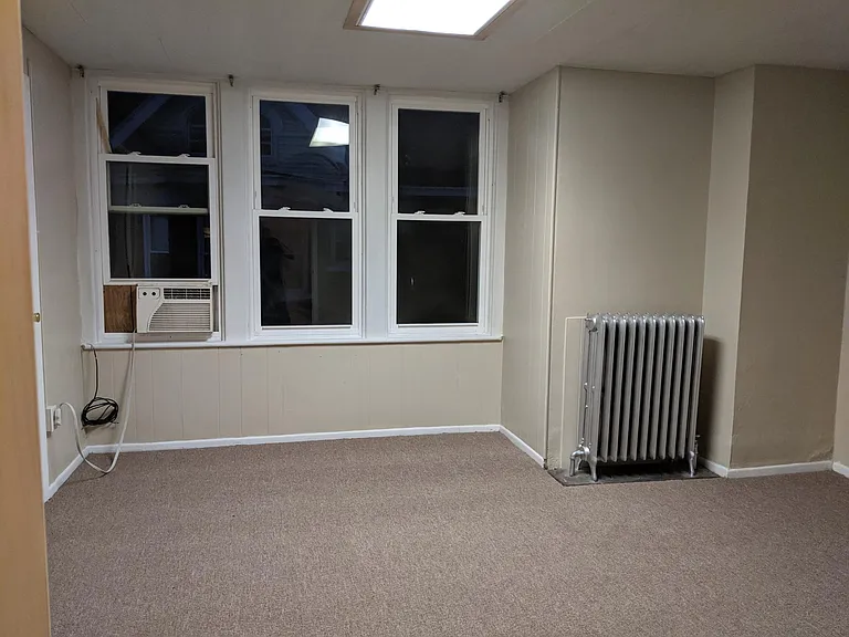 839 Broadway — Photo 3