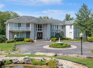 90 Old Tappan Rd, Locust Valley, NY 11560