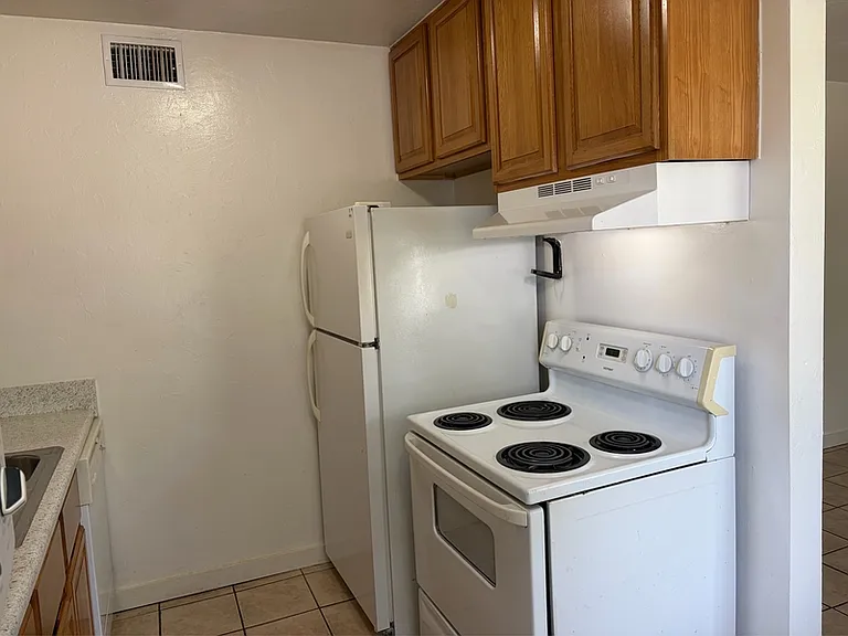 215 Lovelace Dr #11 — Photo 6