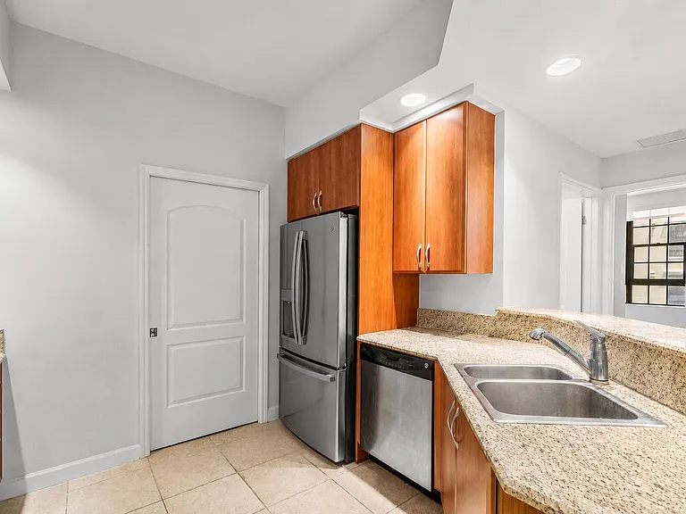 801 S Olive Ave #914 — Photo 14