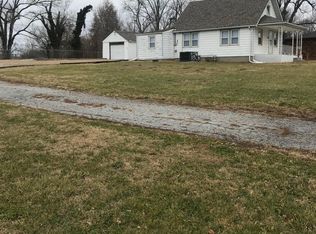 8212 Schell Rd, Pleasant Valley, MO 64068