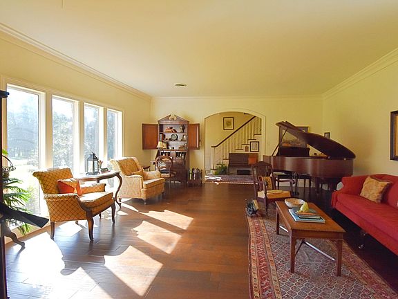 5th image of 2301 Saint Andrews Dr