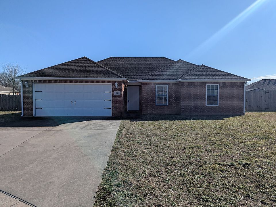 1st image of 840 Ash Ct