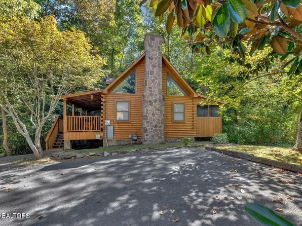 750 Kings Hills Blvd, Pigeon Forge, TN 37863