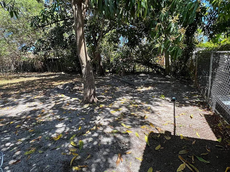 14025 NE 16th Ave — Photo 5