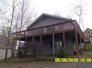 2120 Lakeview Dr W, Lake Ariel, PA 18436