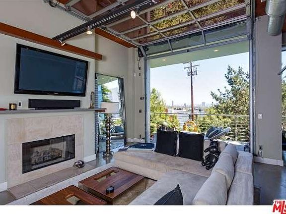 4th image of 1152 N La Cienega Blvd #203