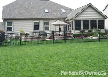 Backyard
						:
						large private backyard