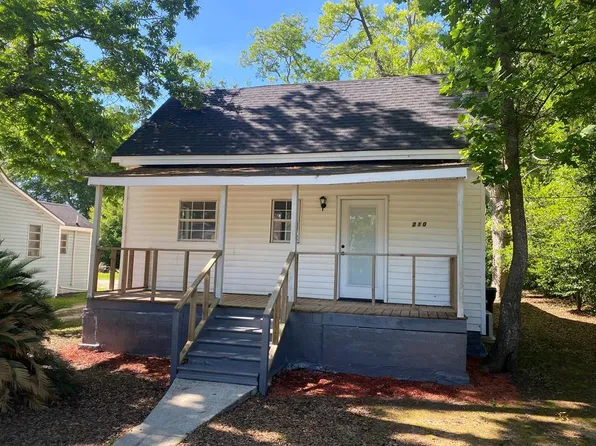 210 Hollon St, Headland, AL 36345