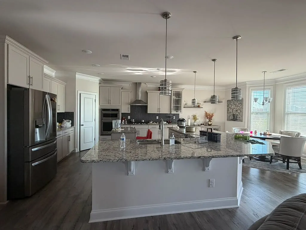 5 bed, 3845 sqft, $3,500 — Photo 4
