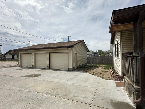 3rd image of 2635 Avenue B