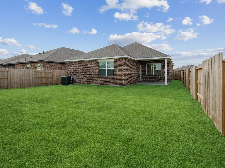 1119 Campside Dr — Photo 2