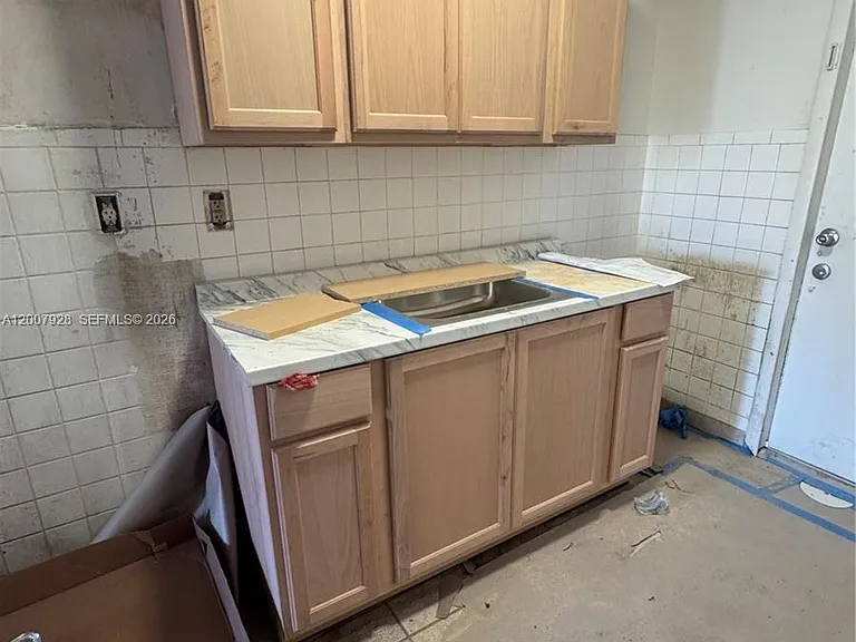7300 Harding Ave #6 — Photo 2
