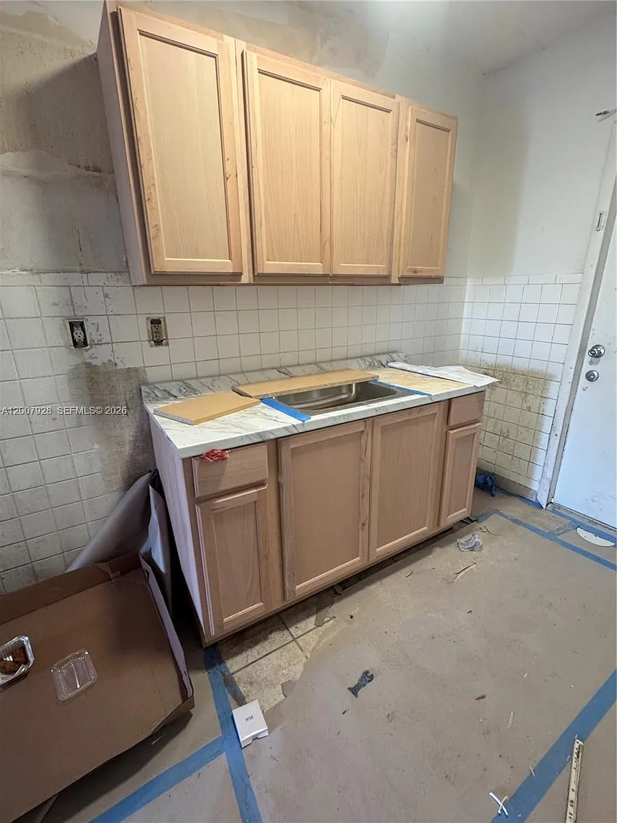 Building Photo - 7300 Harding Ave #6