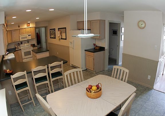 Eat-In Kitchen