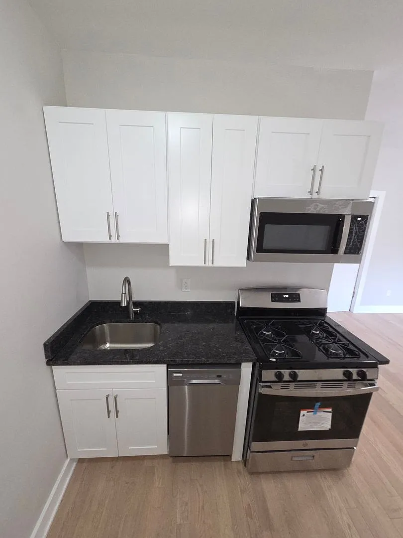 090 - 29 BENTLEY REALTY, LLC — Photo 1