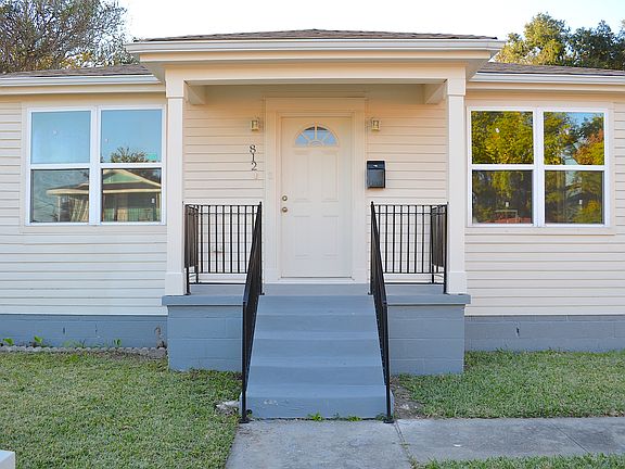 3rd image of 812 Gordon St