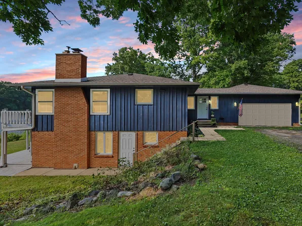 6380 Oak Ridge Dr, Jonesville, MI 49250