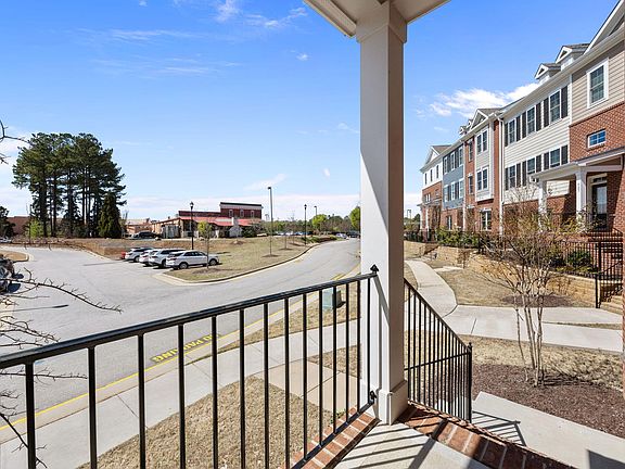 5th image of 527 Gateway Townes Blvd