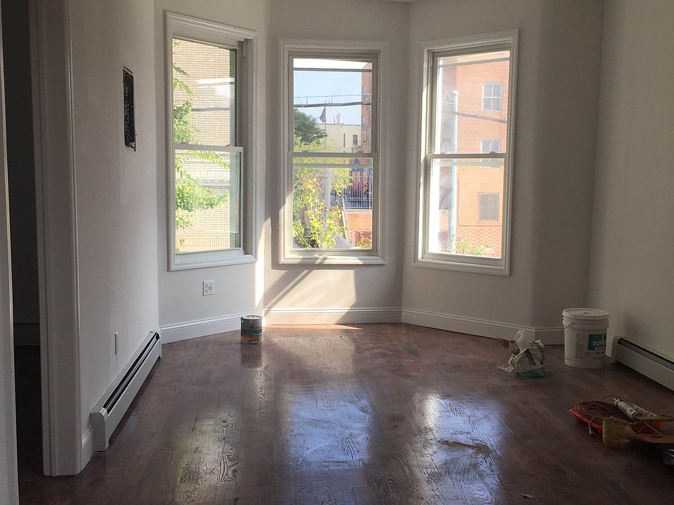 2nd image of 390 E 195th St APT 1