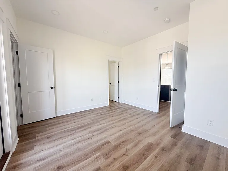 1348 Meridian St — Photo 13